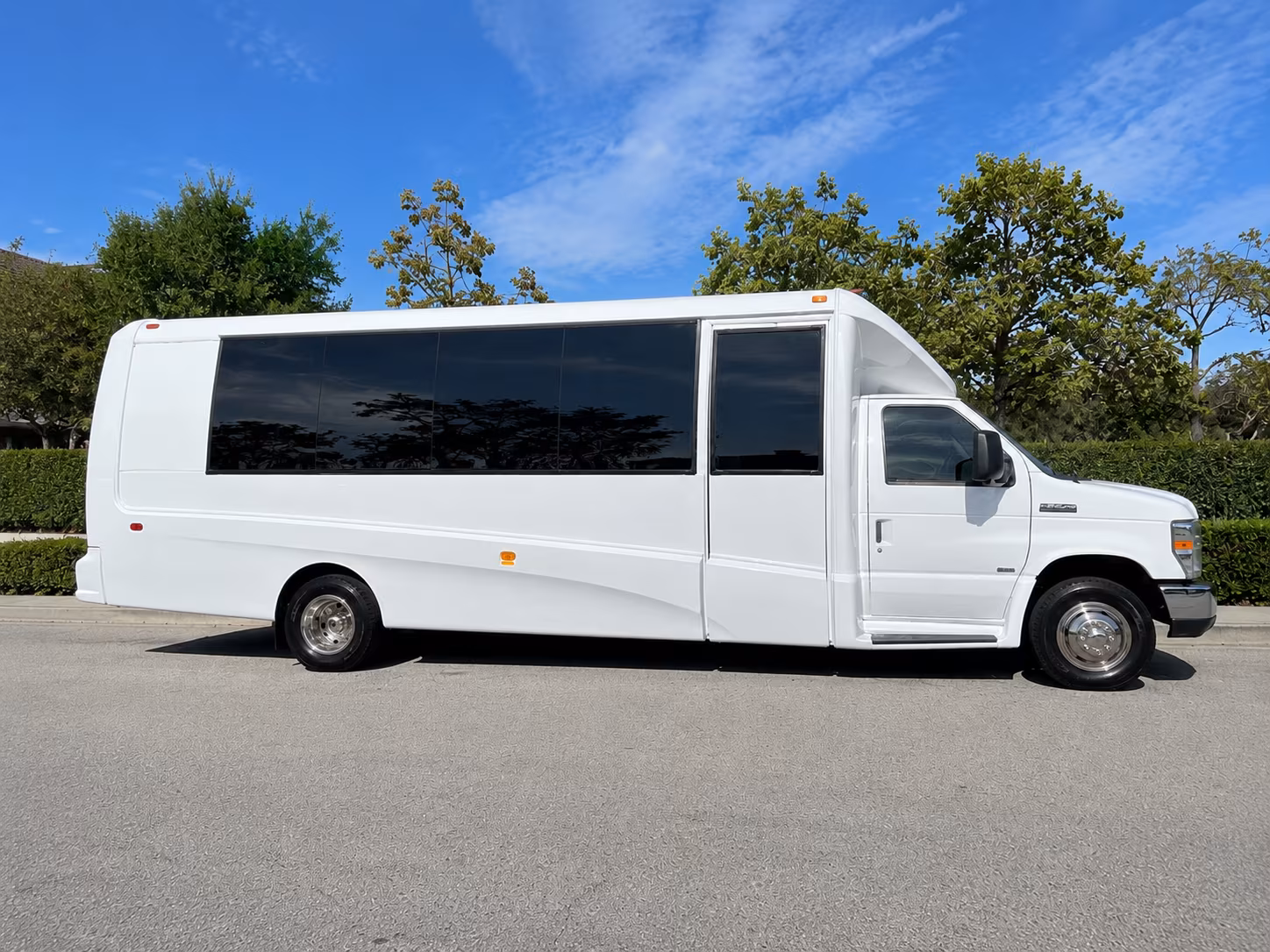 charter buses to dos equis pavilion for lewisville concert groups